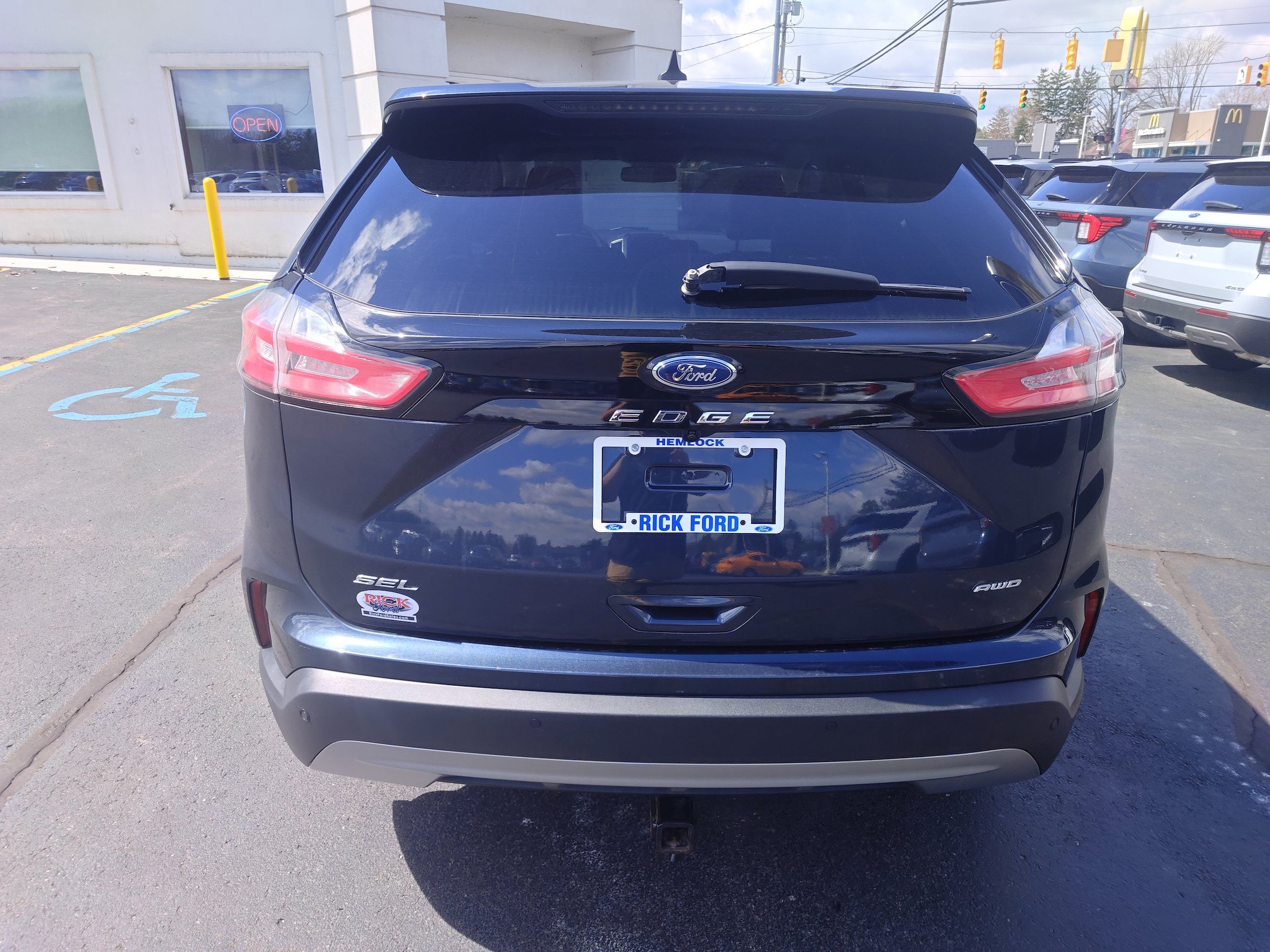 Used 2022 Ford Edge SEL w/ Convenience Package AWD/4WD image 4