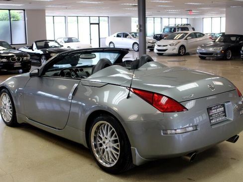 Used 2004 Nissan 350Z Touring image 4