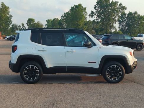 Used 2023 Jeep Renegade Trailhawk w/ Trailhawk Elite Group AWD/4WD image 2