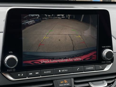 Used 2024 Nissan Altima 2.5 SV image 18