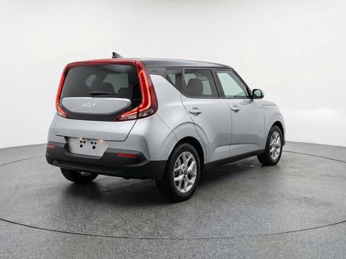 Used 2025 Kia Soul LX w/ LX Technology Package image 9