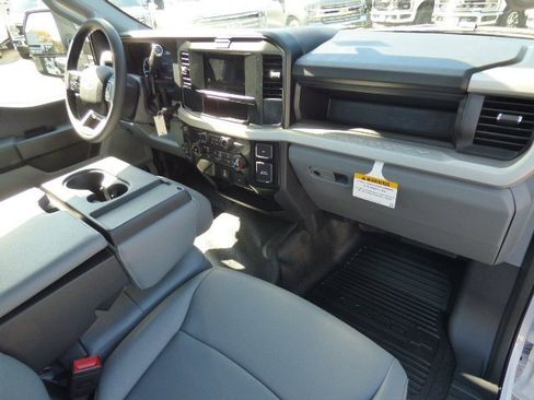 New 2026 Ford F250 XL w/ XL Chrome Package image 8