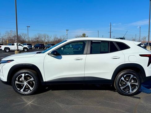 Used 2024 Chevrolet Trax RS w/ Driver Confidence Package image 4