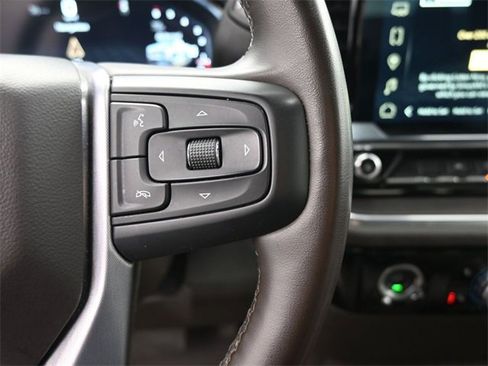 Used 2024 GMC Sierra 1500 SLT image 2