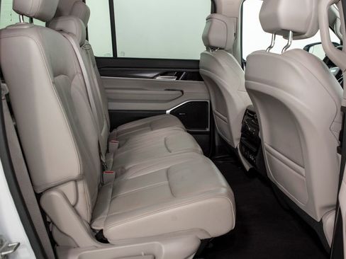 Used 2024 Jeep Wagoneer L Series II image 25