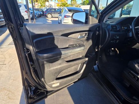 Used 2017 Honda Pilot Elite image 19
