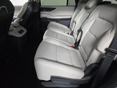 New 2026 Lincoln Navigator Premiere AWD/4WD image 13