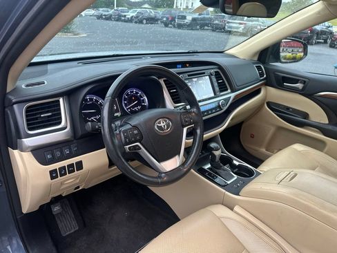 Used 2018 Toyota Highlander Limited Platinum AWD/4WD image 26