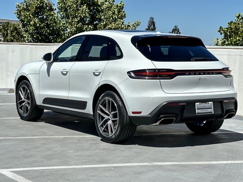 Certified 2024 Porsche Macan AWD/4WD image 3