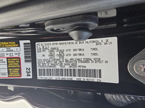 Used 2019 Toyota Tacoma TRD Off-Road w/ TRD Premium Off Road Package image 28