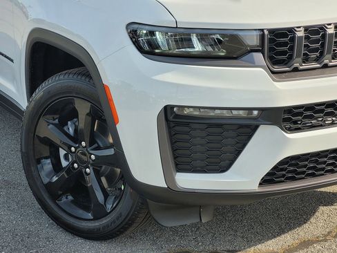 New 2026 Jeep Grand Cherokee Limited w/ Limited Altitude Package AWD/4WD image 6