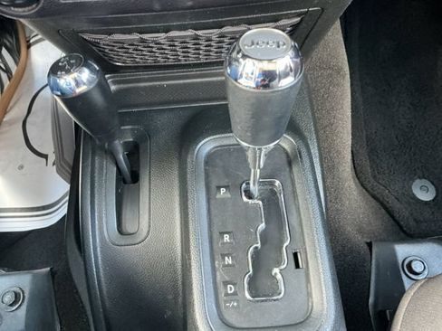 Used 2018 Jeep Wrangler Unlimited Sport S AWD/4WD image 18