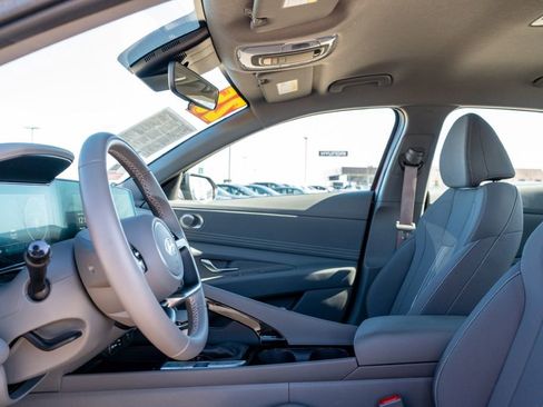 Certified 2025 Hyundai Elantra SEL image 22