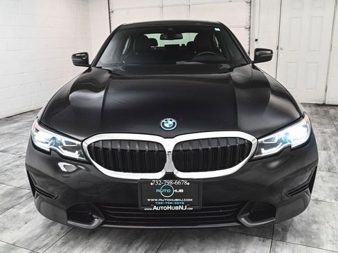 Used 2022 BMW 330e xDrive AWD/4WD image 2