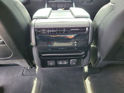 Used 2023 Jeep Wagoneer Series III w/ Premium Group I image 11