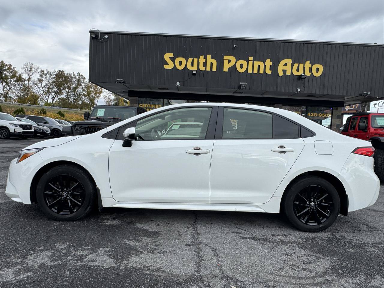 Used 2023 Toyota Corolla LE w/ LE Convenience Package FWD image 9