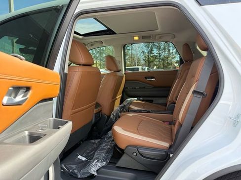New 2026 Nissan Pathfinder Platinum FWD image 10