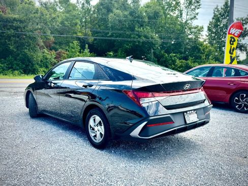 Used 2025 Hyundai Elantra SE FWD image 2