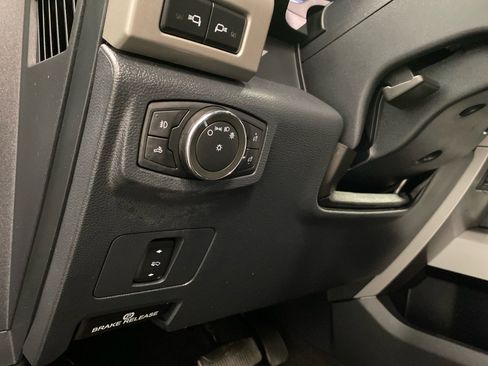 Used 2022 Ford F350 Lariat w/ Black Appearance Package AWD/4WD image 19