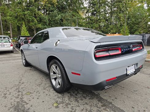 Used 2021 Dodge Challenger SXT image 5