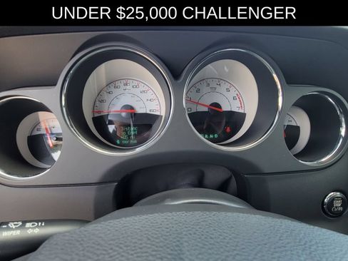 Used 2014 Dodge Challenger R/T RWD image 20