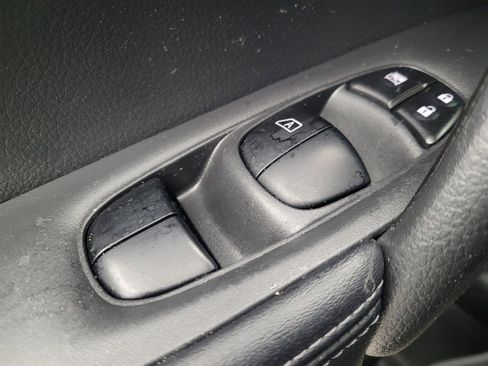 Used 2018 Nissan Rogue S AWD/4WD image 27
