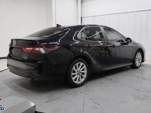 Used 2024 Toyota Camry LE image 4