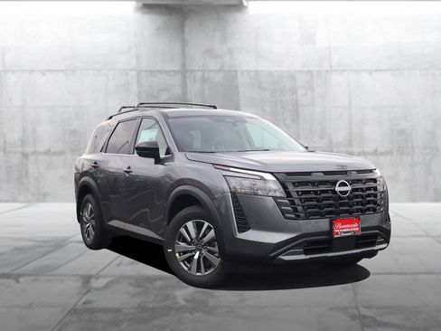 New 2026 Nissan Pathfinder SL image 2