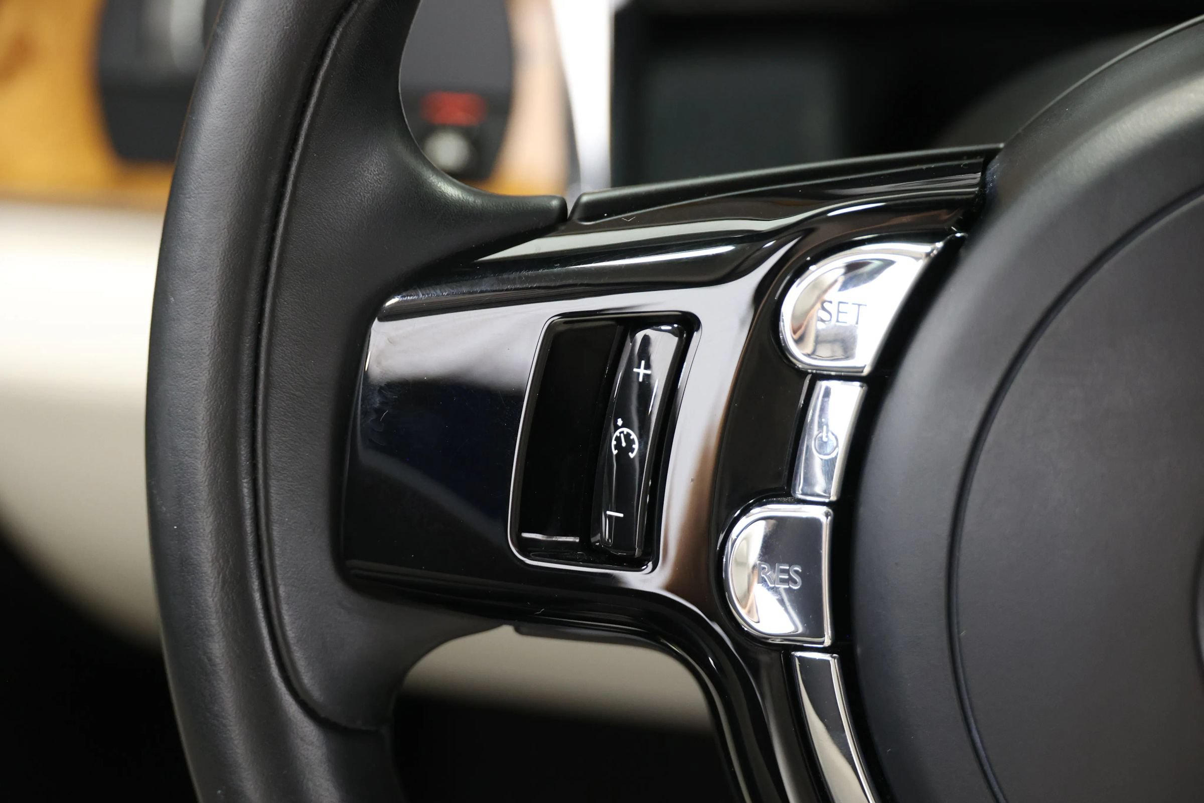 Used 2017 Rolls-Royce Wraith RWD image 33