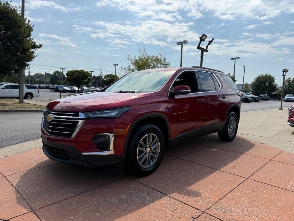 Used 2023 Chevrolet Traverse LT FWD image 3