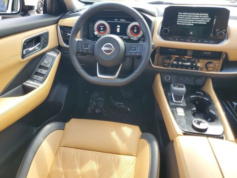 Certified 2023 Nissan Rogue Platinum w/ Platinum Premium Package AWD/4WD image 15