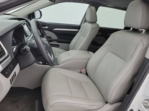 Used 2019 Toyota Highlander XLE FWD image 17