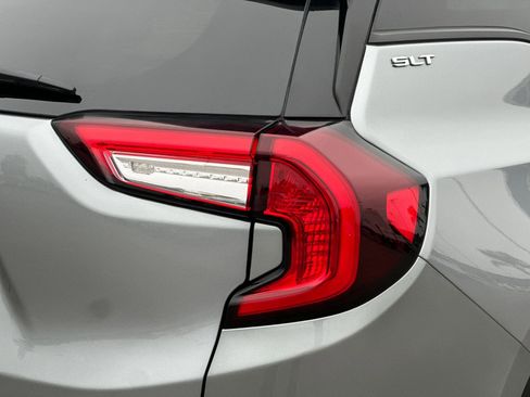 Used 2024 GMC Terrain SLT image 25