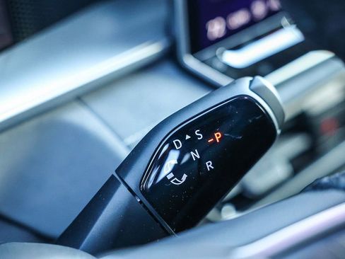 New 2026 Volkswagen Tiguan SE R-Line image 32