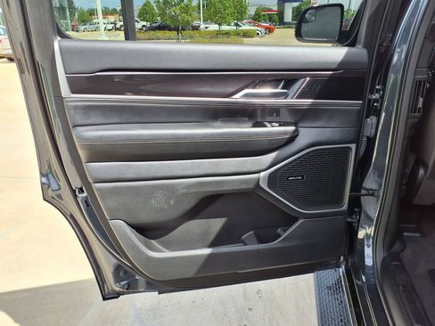Used 2024 Jeep Wagoneer 4WD image 18