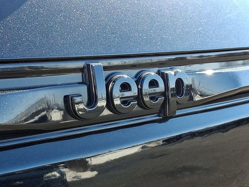 Used 2023 Jeep Grand Cherokee Limited w/ Black Appearance Package image 30