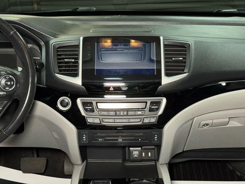 Used 2016 Honda Pilot Touring image 33