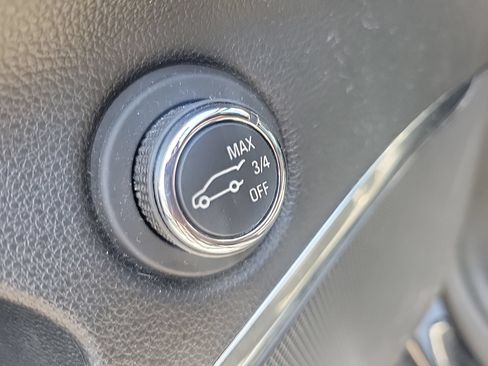 Used 2023 Buick Enclave Essence FWD image 18