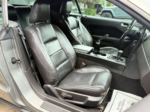 Used 2008 Ford Mustang Convertible RWD image 34