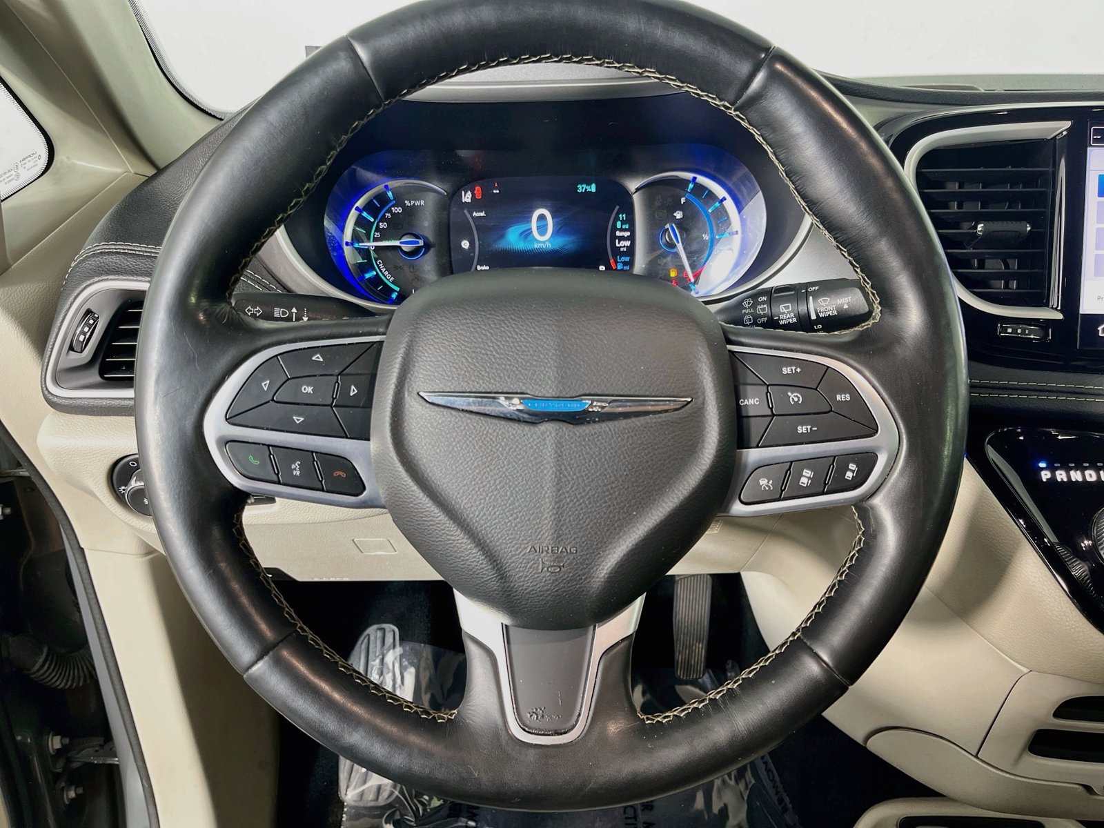 Used 2021 Chrysler Pacifica Touring-L FWD image 13