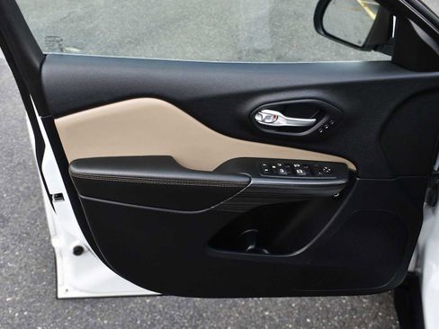 Used 2016 Jeep Cherokee Limited w/ Luxury Group image 21