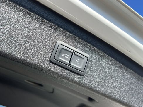 Used 2019 Audi Q3 2.0T Premium w/ Convenience Package image 22