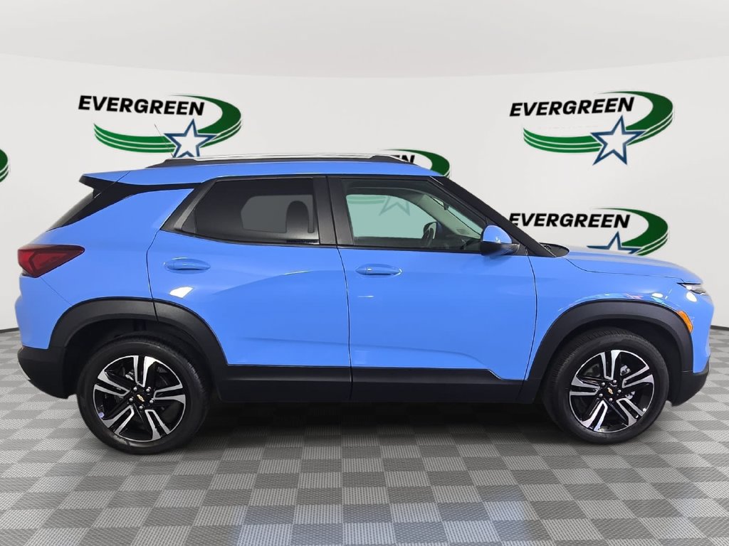Used 2024 Chevrolet TrailBlazer LT w/ LT Cold Weather Package FWD image 4