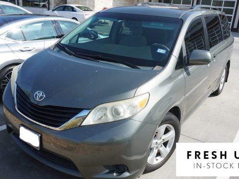 Used 2011 Toyota Sienna LE FWD image 1