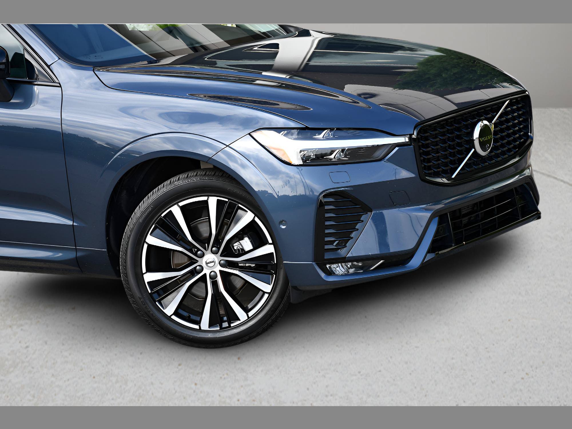 Certified 2024 Volvo XC60 B5 Plus w/ Climate Package AWD/4WD image 10