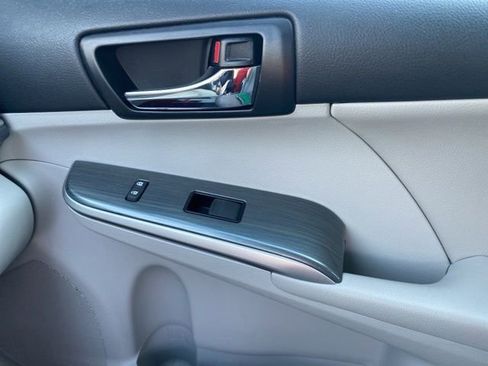 Used 2013 Toyota Camry XLE image 24