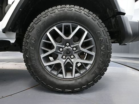 Used 2024 Jeep Wrangler Unlimited Sahara w/ Technology Group AWD/4WD image 16