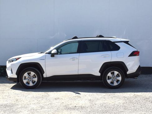 Used 2020 Toyota RAV4 XLE w/ All Weather Liner Package AWD/4WD image 9