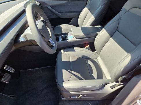 Used 2026 Tesla Model Y 2WD image 10