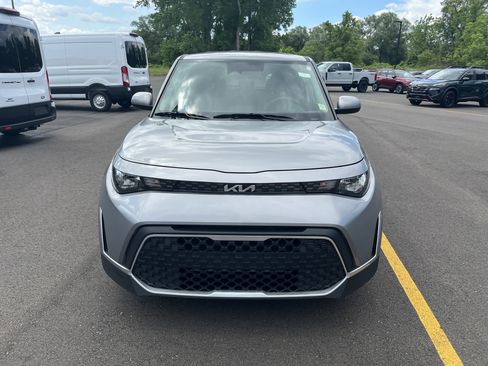 Used 2025 Kia Soul LX w/ LX Technology Package FWD image 2